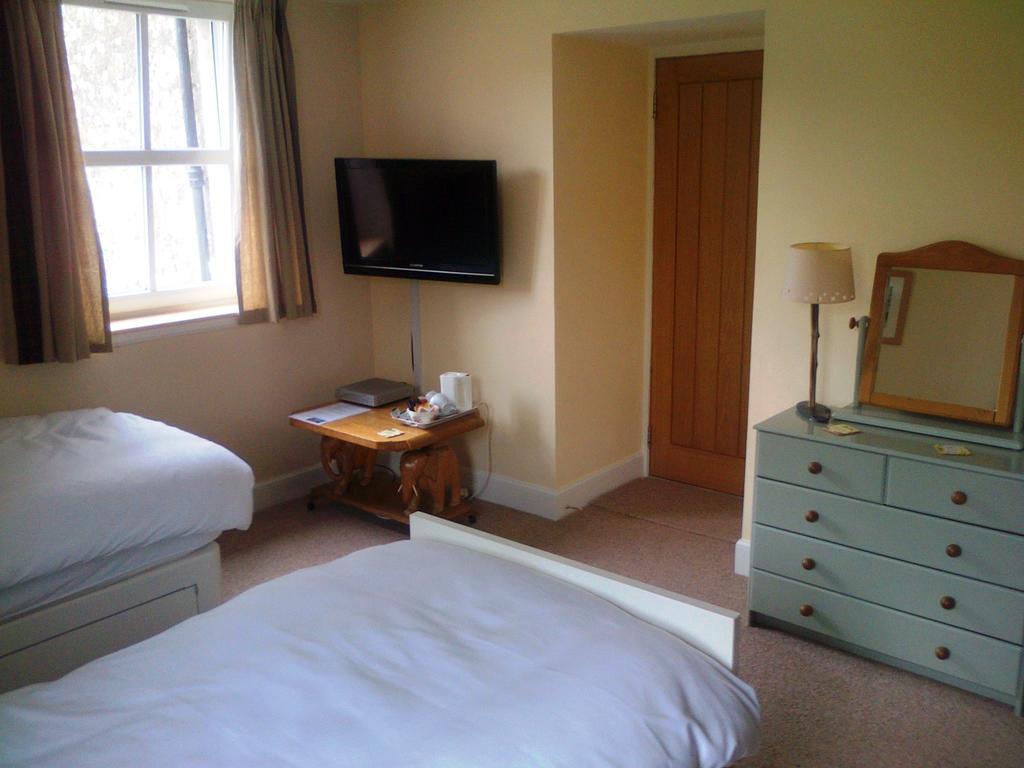 Twin Room with Shower